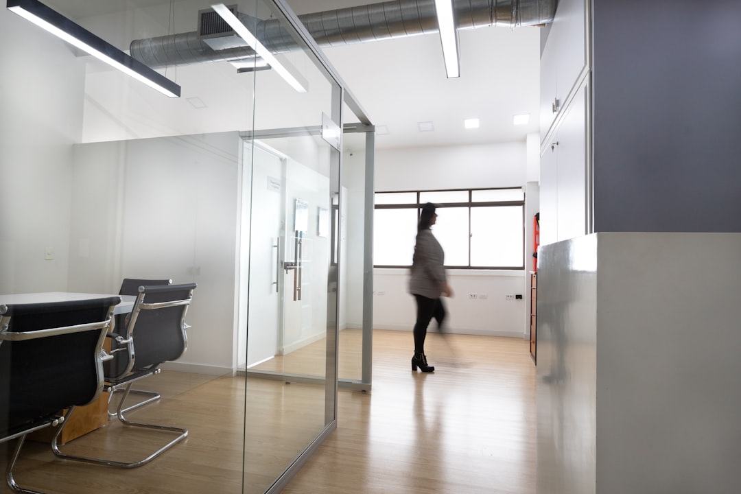 Świadczenie pielęgnacyjne dla dziecka z autyzmem – ile wynosi i jak je uzyskać